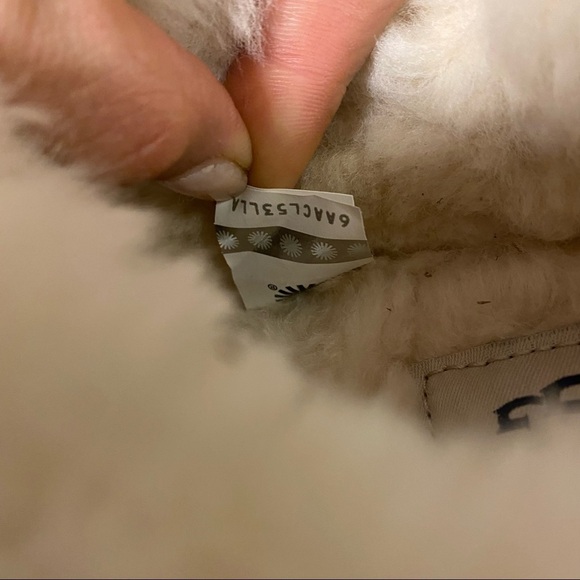 UGG | Moraene Sheepskin & Suede Slippers In Navy Size 6 NEW - Picture 7 of 7